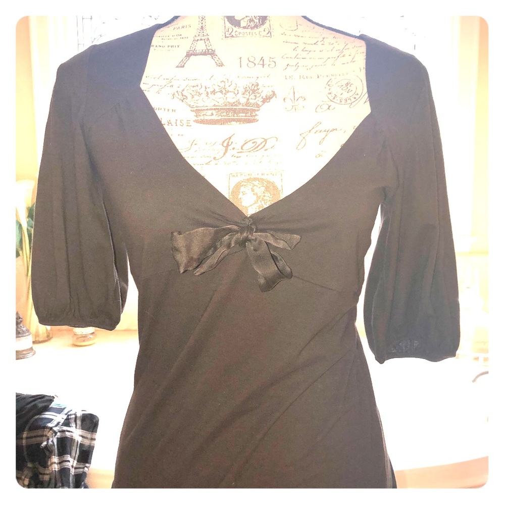 Cute knit flutter sleeved knit shirt